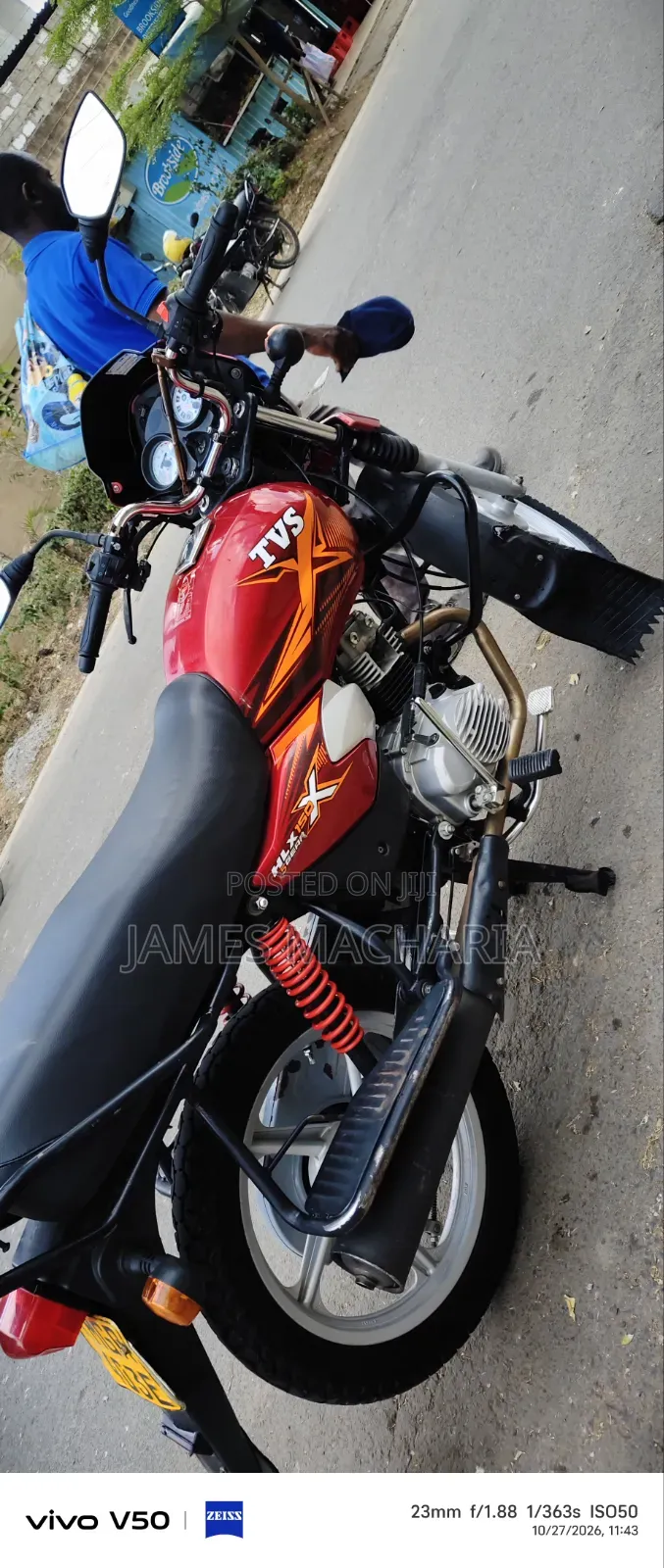 TVS HLX Plus ES 2025 Red