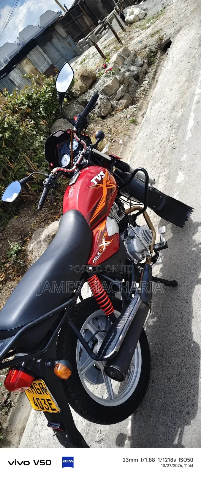 TVS HLX Plus ES 2025 Red