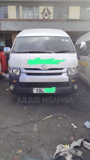 Toyota HiAce 2017 White