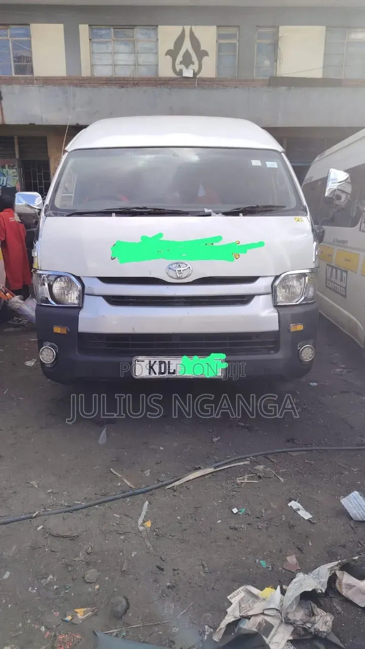 Toyota HiAce 2017 White
