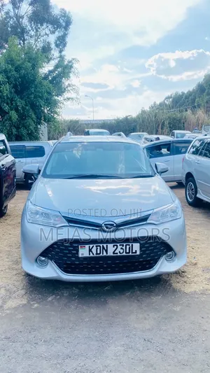 Toyota Corolla Fielder 2016 Silver