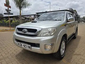Toyota Hilux 2011 Gold