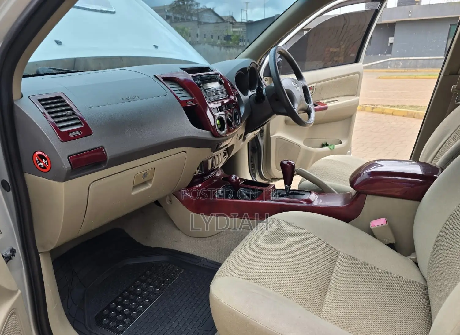 Toyota Hilux 2011 Gold