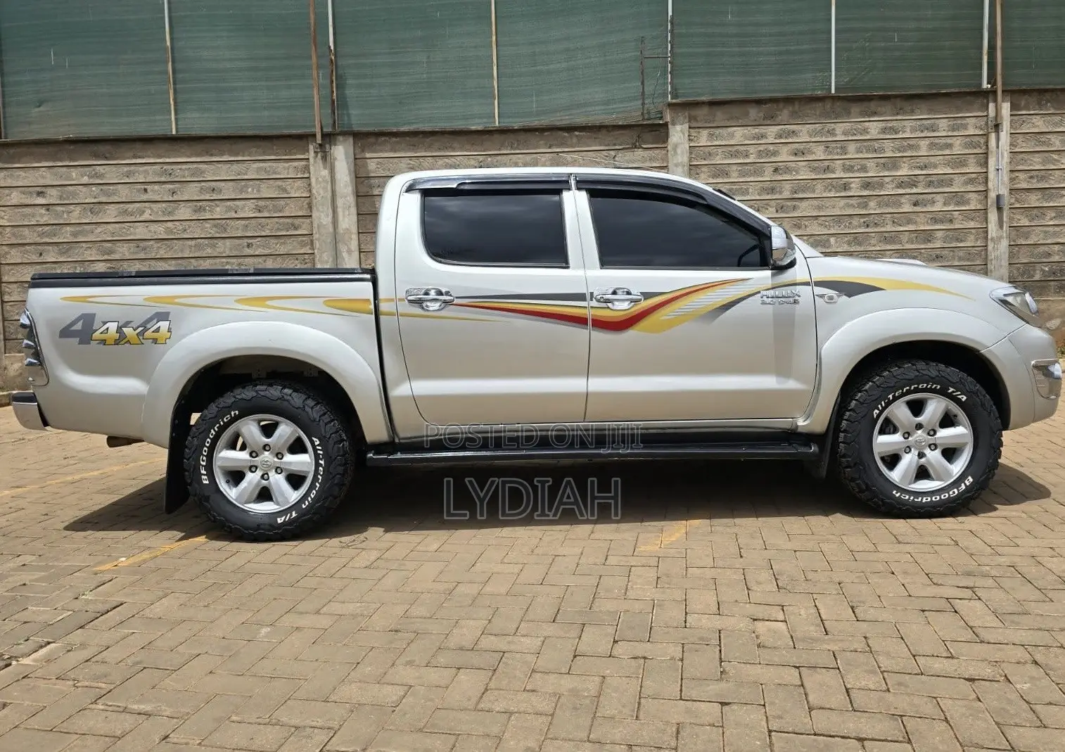 Toyota Hilux 2011 Gold