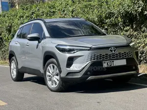 Toyota Corolla Cross XLE 2025 Silver
