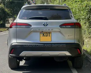 Toyota Corolla Cross XLE 2025 Silver