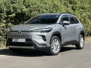 Toyota Corolla Cross XLE 2025 Silver
