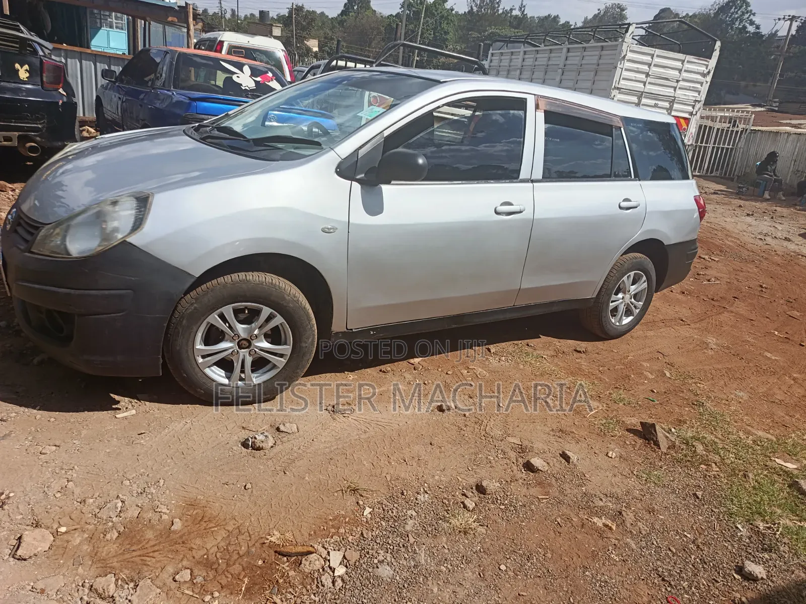 Nissan Advan 2010 Gray
