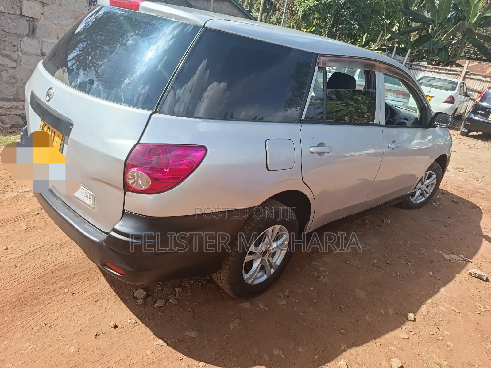 Nissan Advan 2010 Gray
