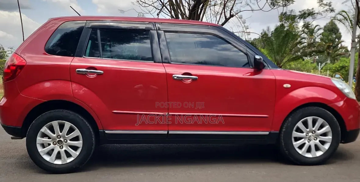 Mazda Verisa 2010 Red