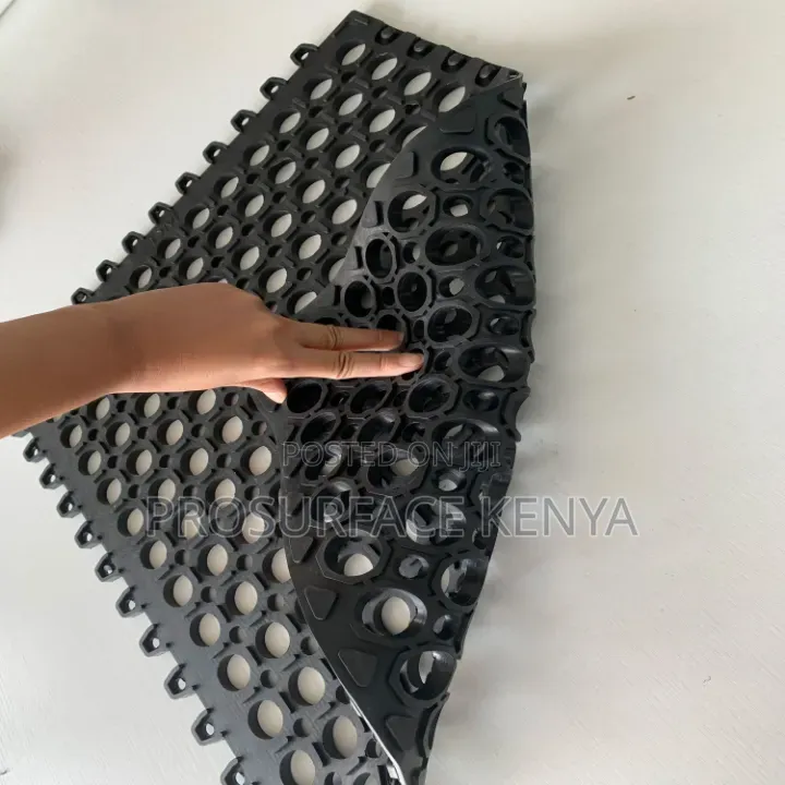 Hollow Drainage Floor Mat for Car Wash Work Areas