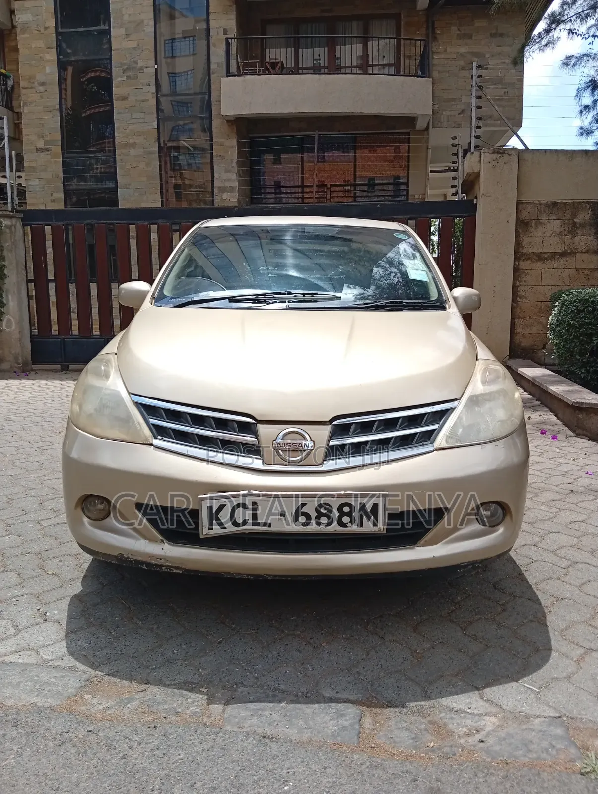 Nissan Tiida 1.5L 16V 2010 Gold