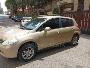 Nissan Tiida 1.5L 16V 2010 Gold