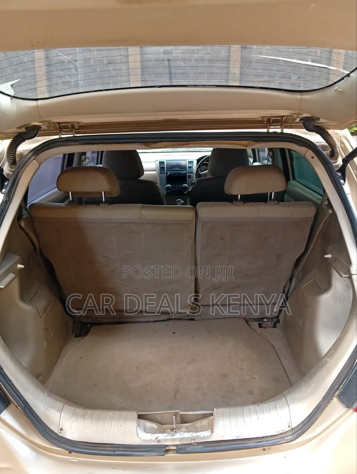 Nissan Tiida 1.5L 16V 2010 Gold