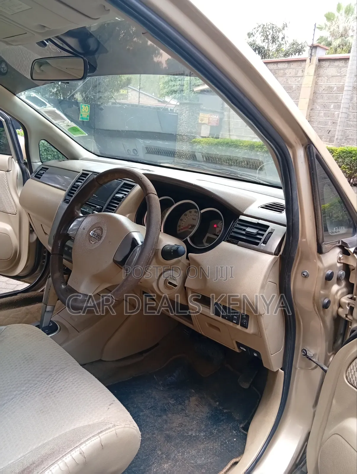 Nissan Tiida 1.5L 16V 2010 Gold