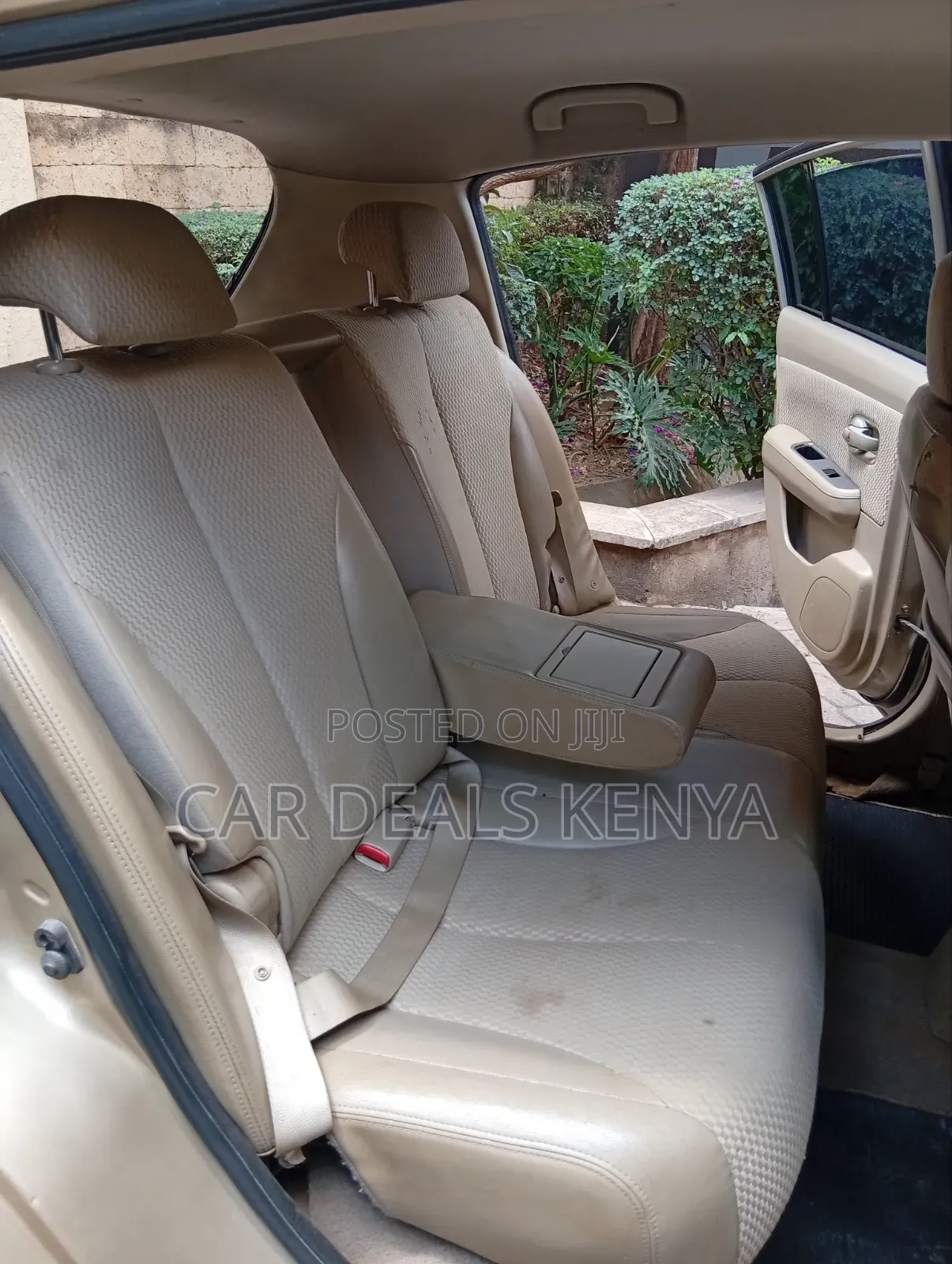 Nissan Tiida 1.5L 16V 2010 Gold