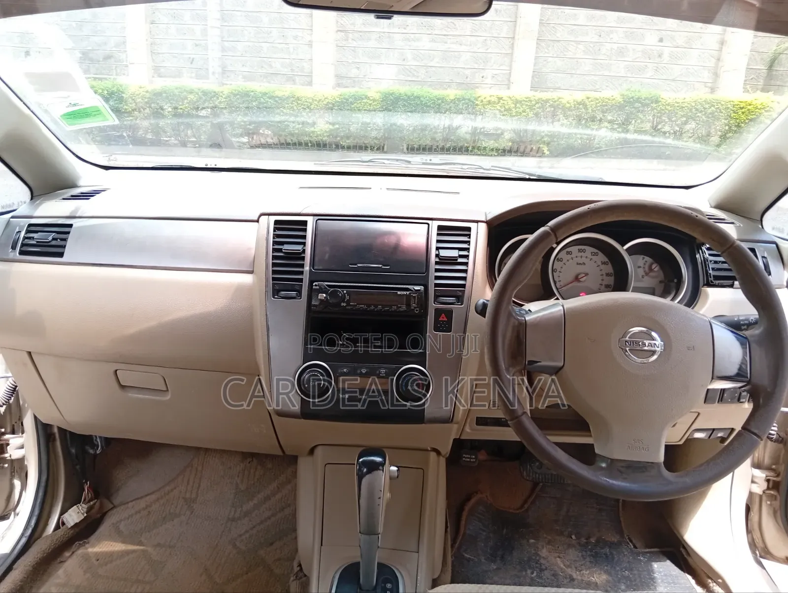 Nissan Tiida 1.5L 16V 2010 Gold