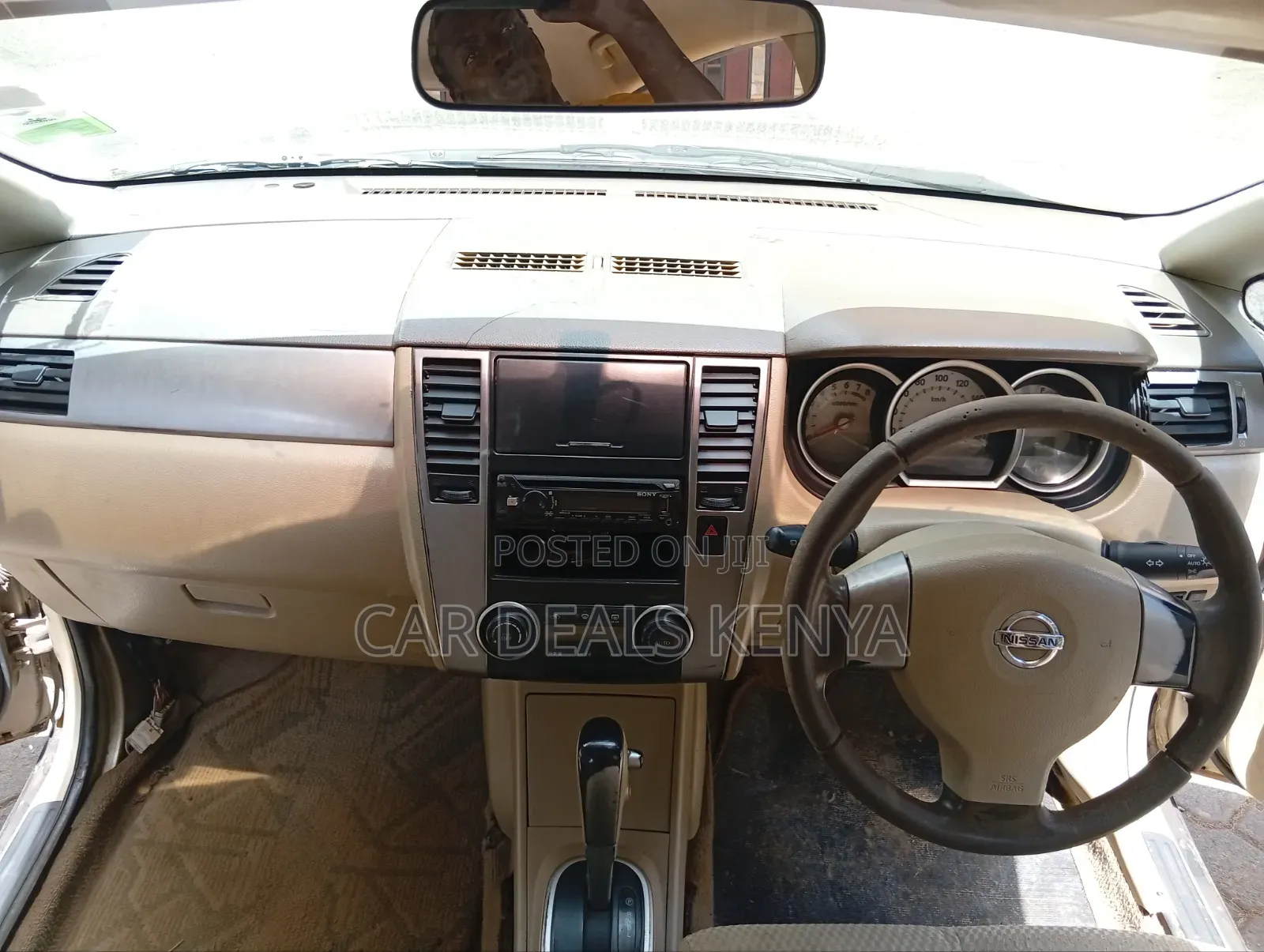 Nissan Tiida 1.5L 16V 2010 Gold