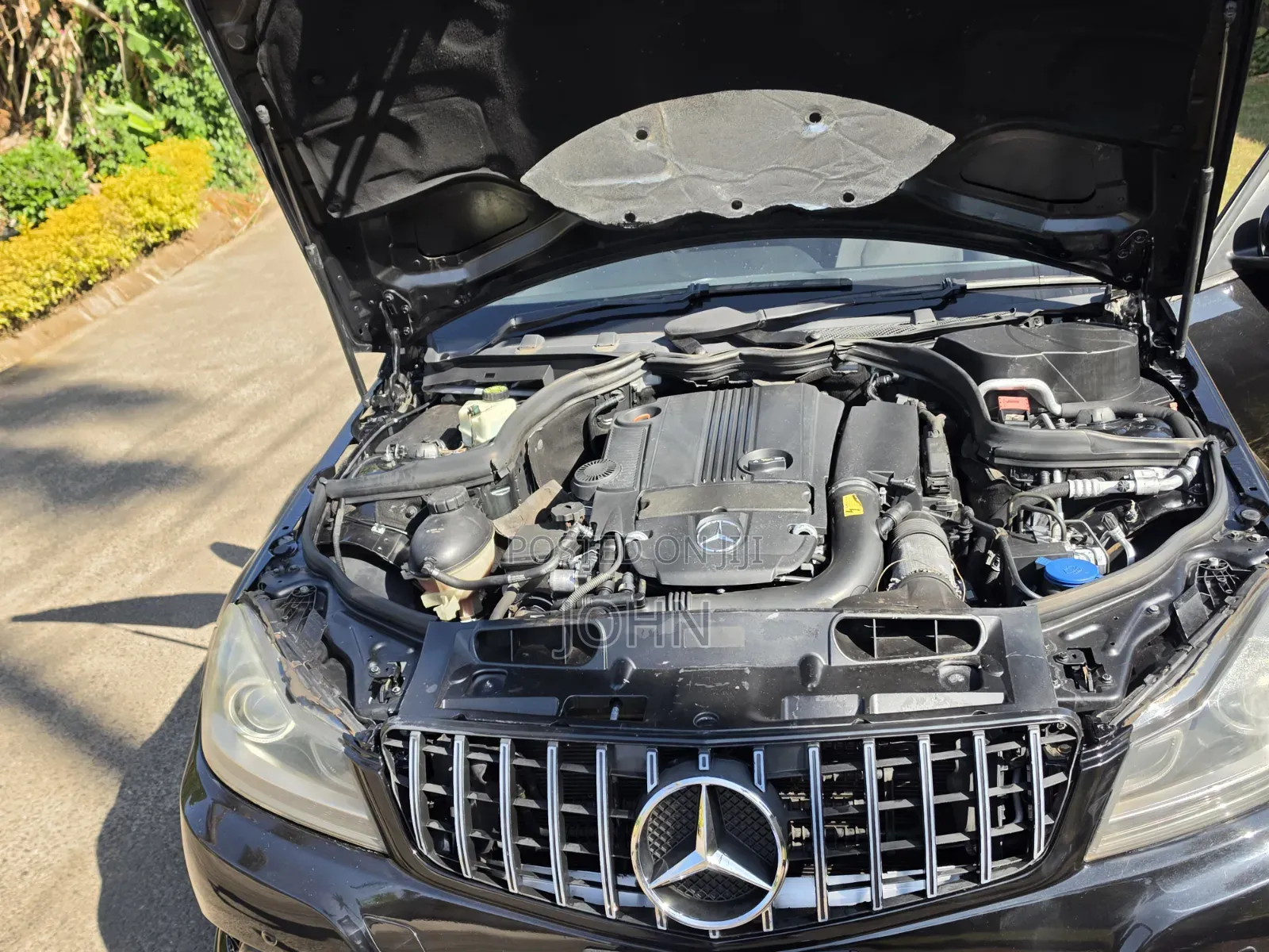 Mercedes-Benz C200 2011 Burgundy