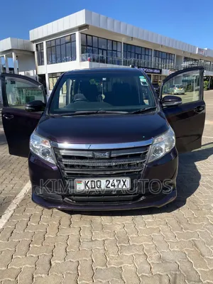 Toyota Noah 2.0 FWD (8 Seater) 2017 Silver