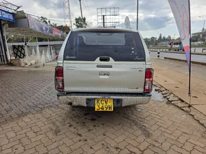 Toyota Hilux 2012 Beige