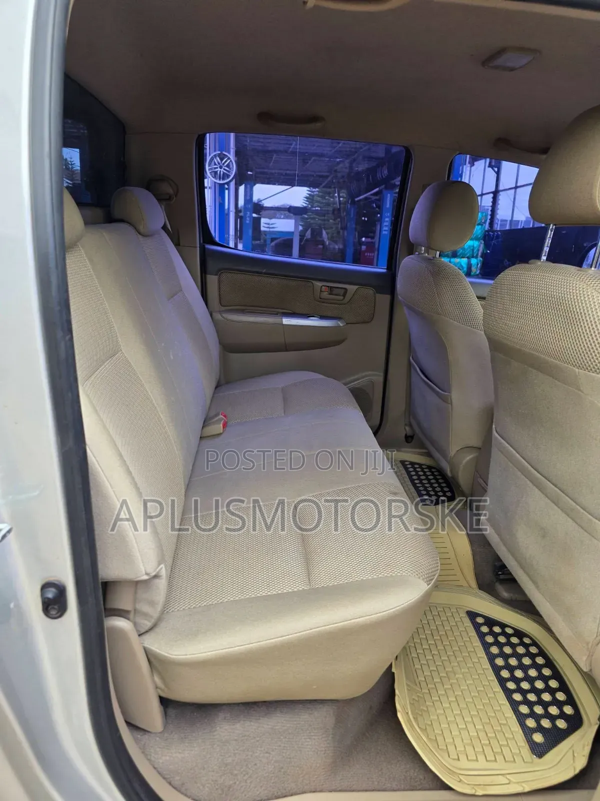 Toyota Hilux 2012 Beige