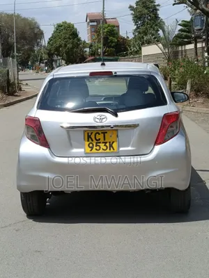 Toyota Vitz 2010 Silver