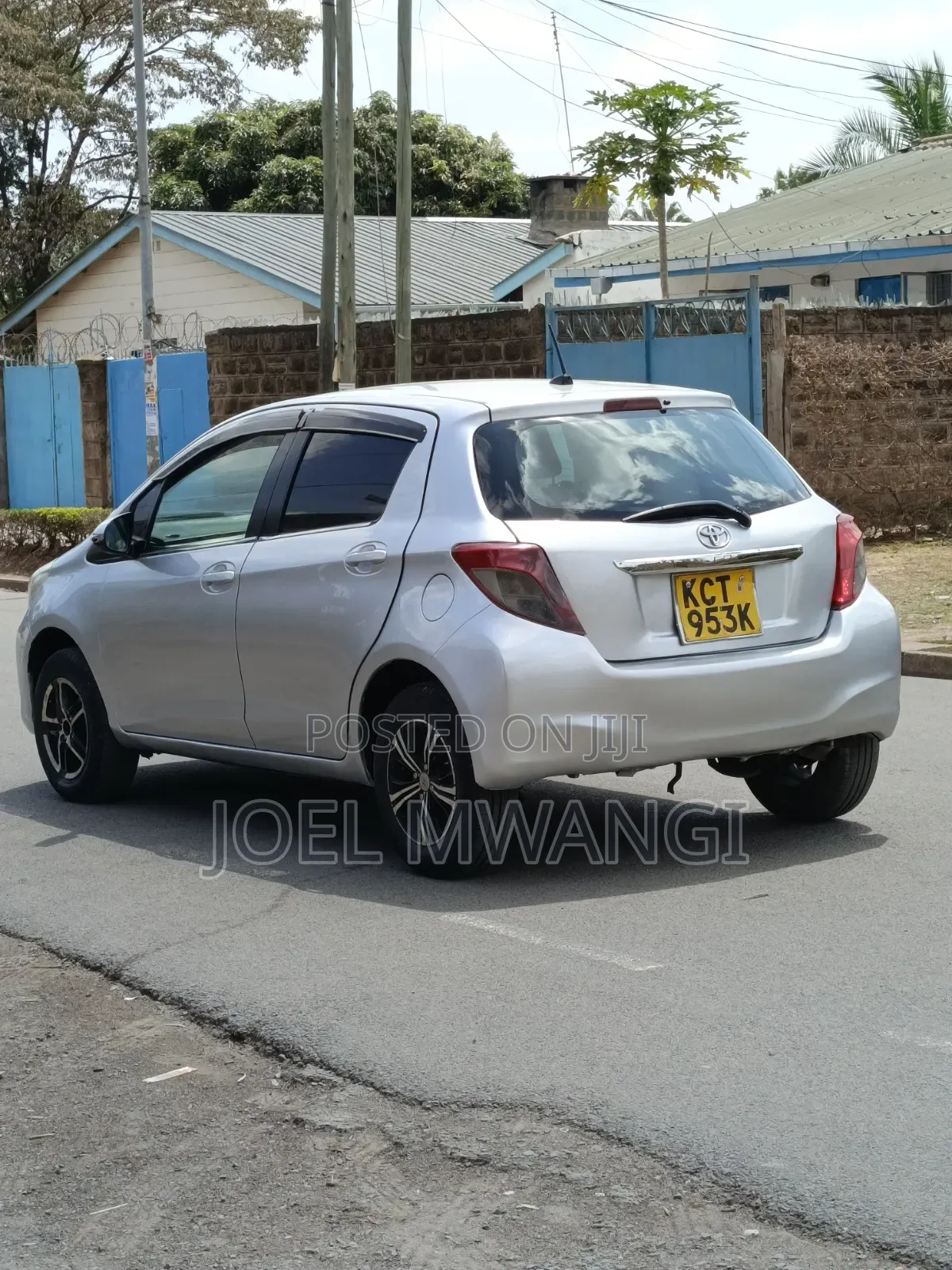 Toyota Vitz 2010 Silver
