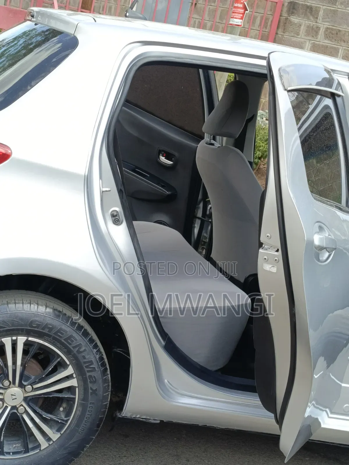 Toyota Vitz 2010 Silver