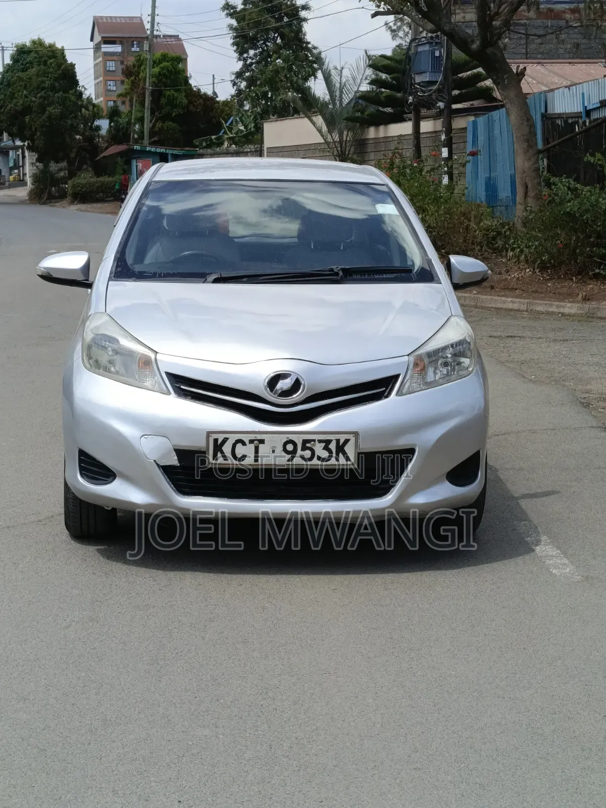 Toyota Vitz 2010 Silver