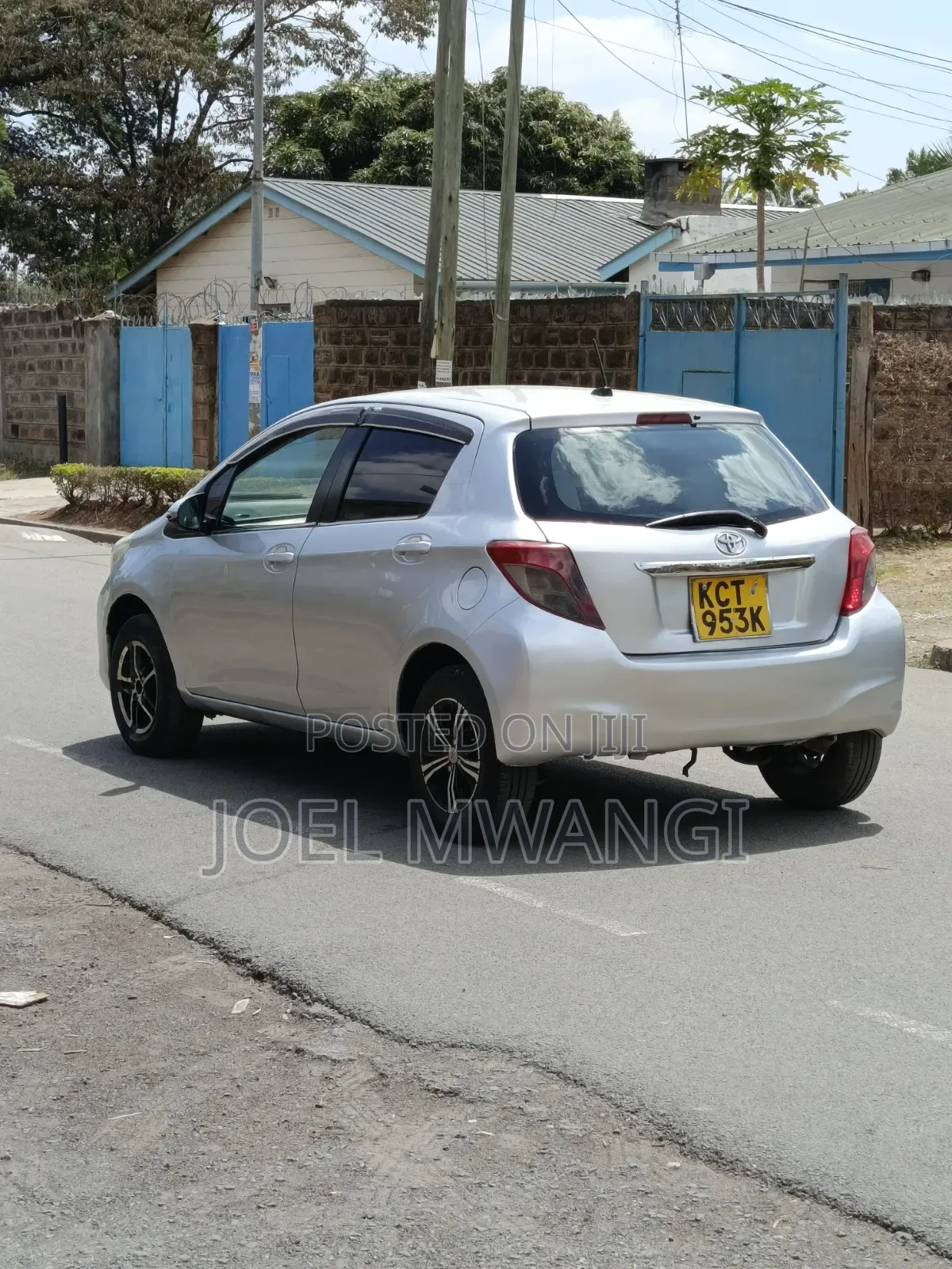 Toyota Vitz 2010 Silver