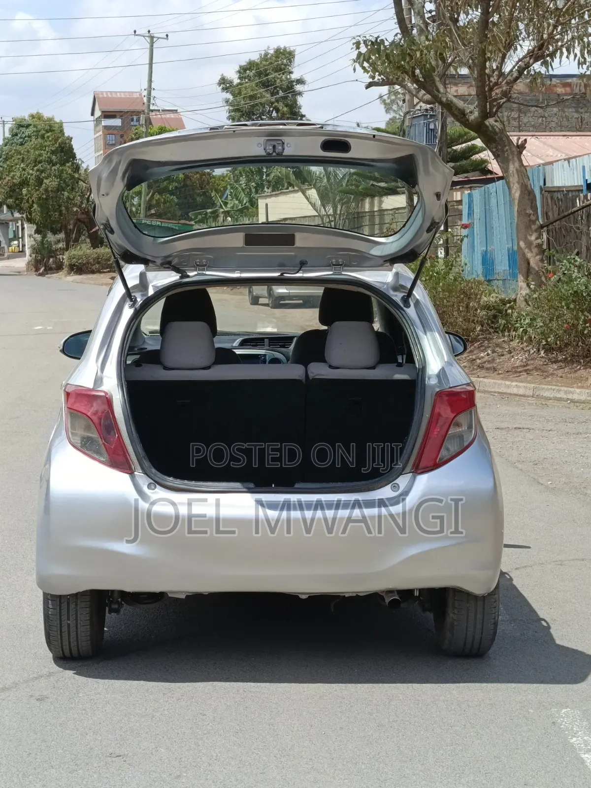 Toyota Vitz 2010 Silver