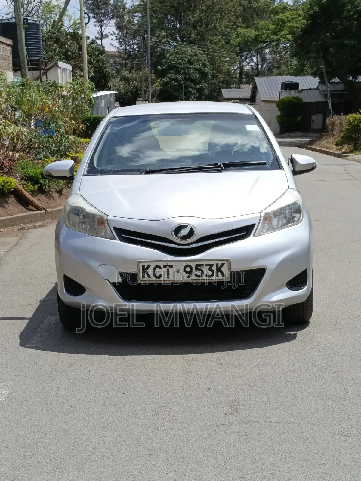 Toyota Vitz 2010 Silver
