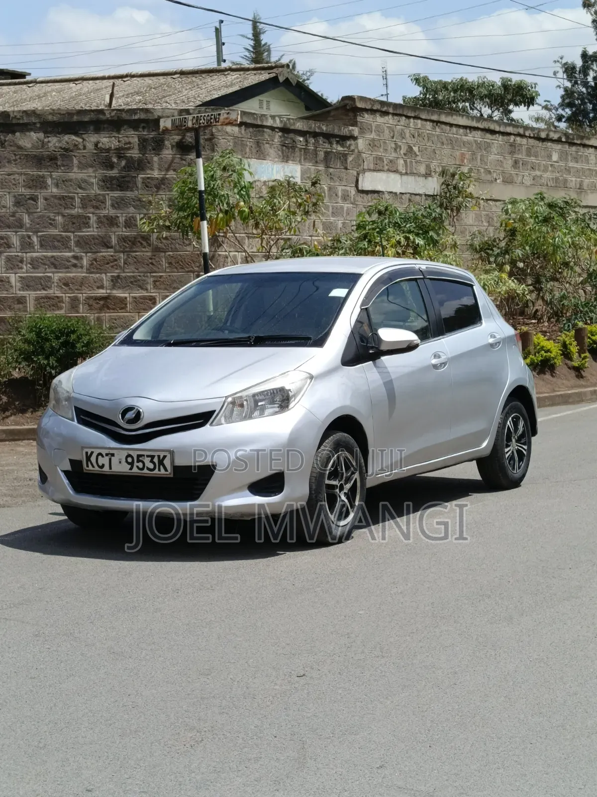 Toyota Vitz 2010 Silver