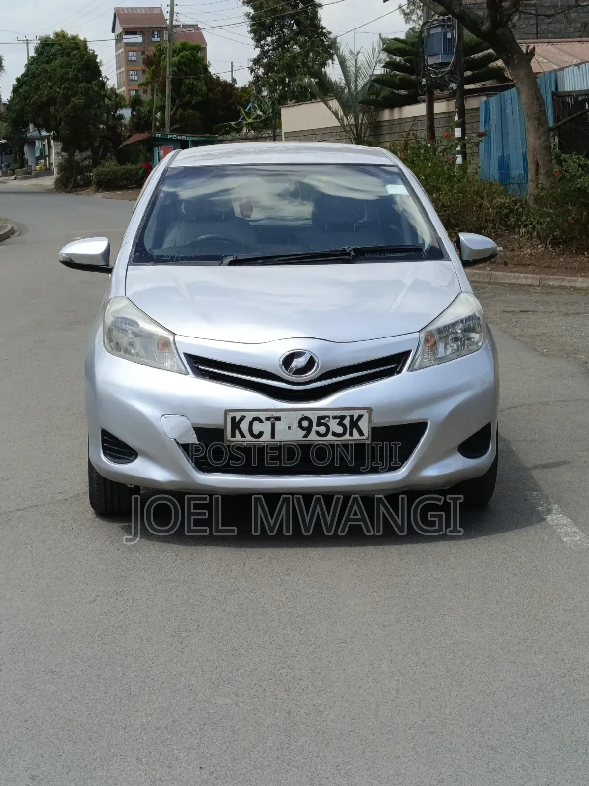 Toyota Vitz 2010 Silver