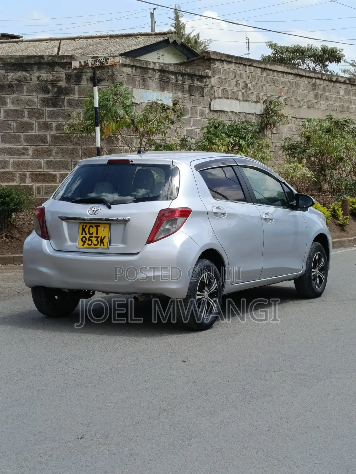Toyota Vitz 2010 Silver