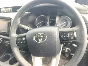 Toyota Hilux 2021 Black