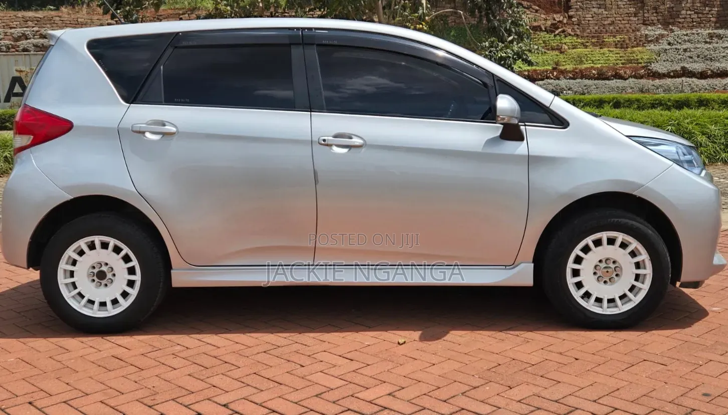 Subaru Trezia 2011 Silver