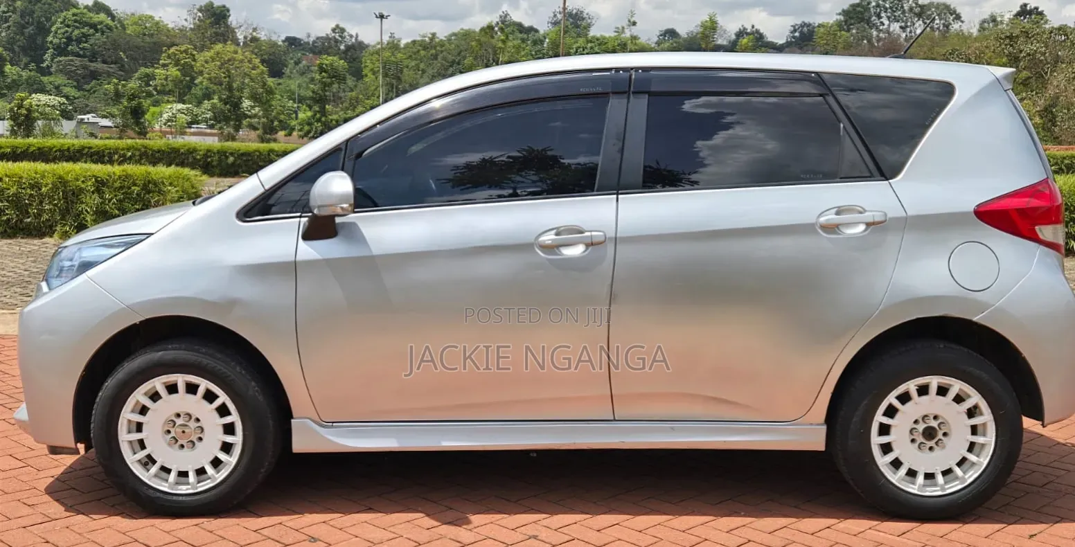 Subaru Trezia 2011 Silver