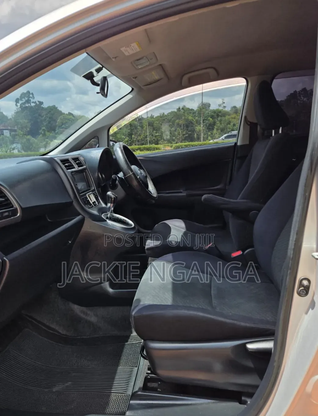 Subaru Trezia 2011 Silver