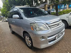 Toyota Noah 2006 Silver