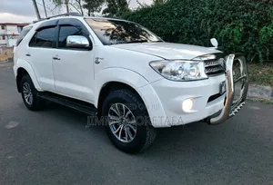 Toyota Fortuner 2005 White