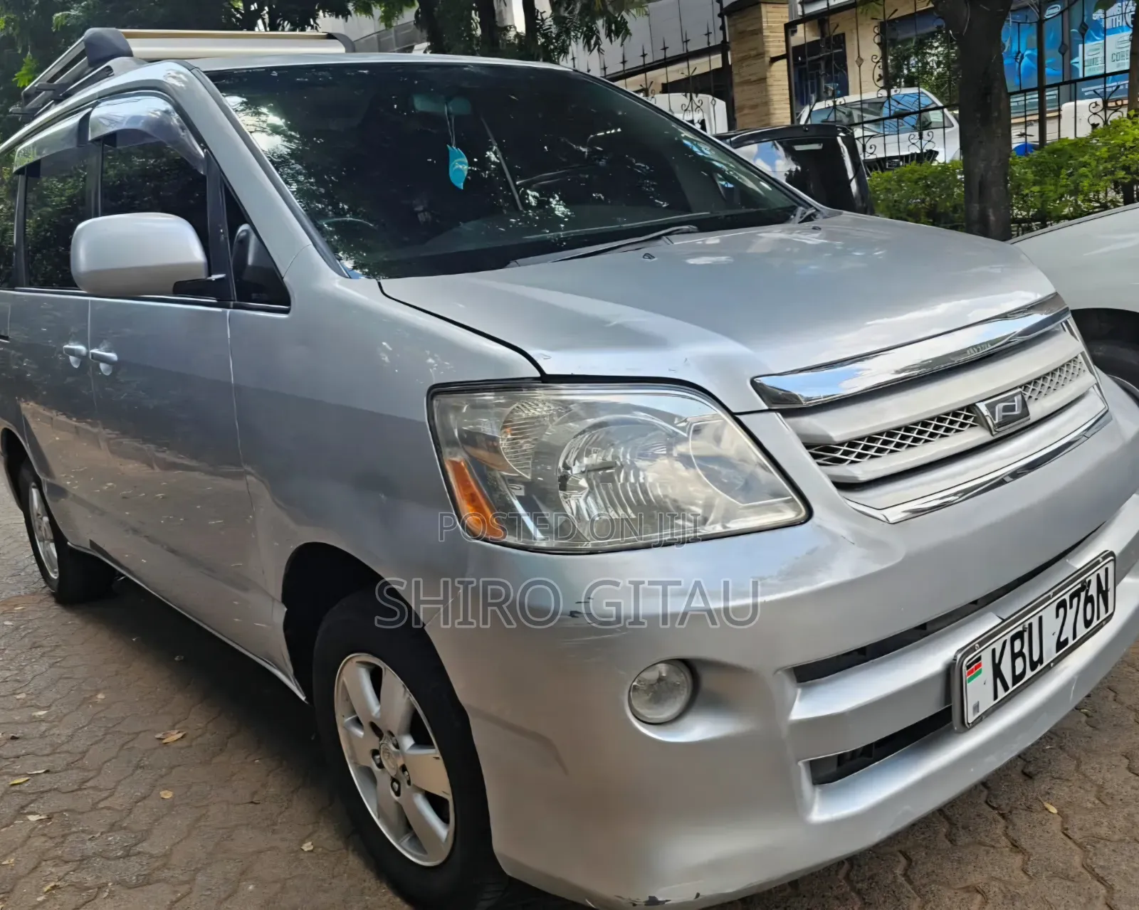 Toyota Noah 2006 Silver