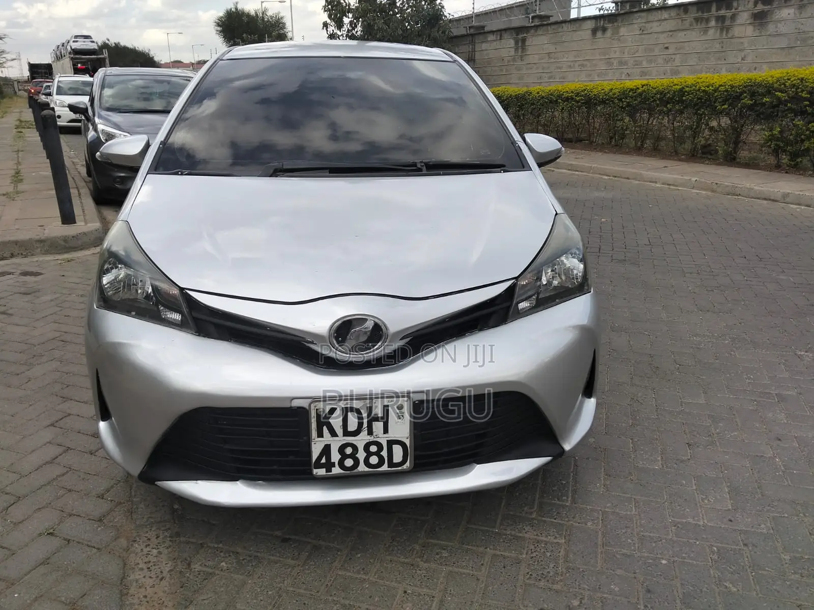 Toyota Vitz 2015 Silver