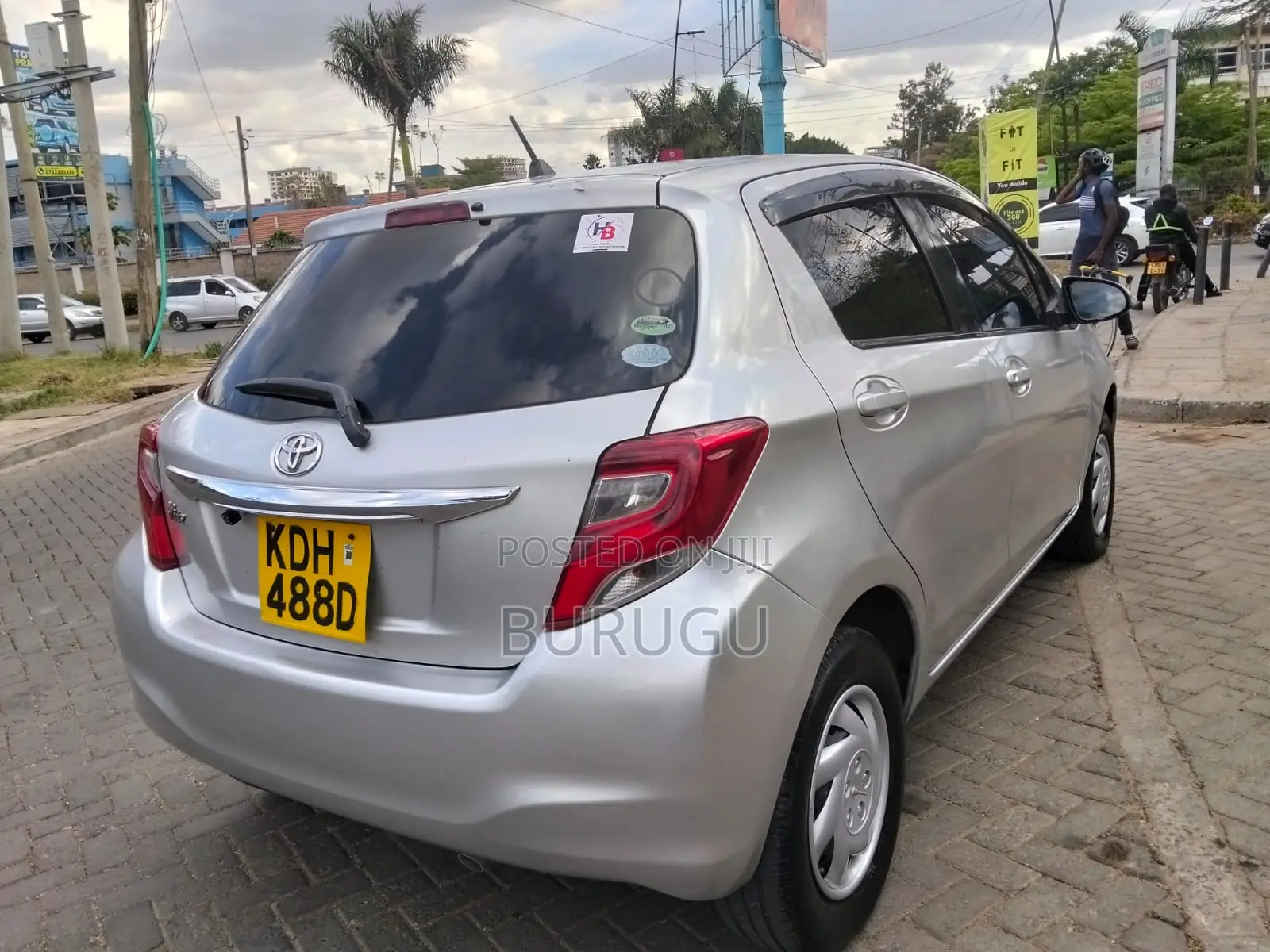 Toyota Vitz 2015 Silver