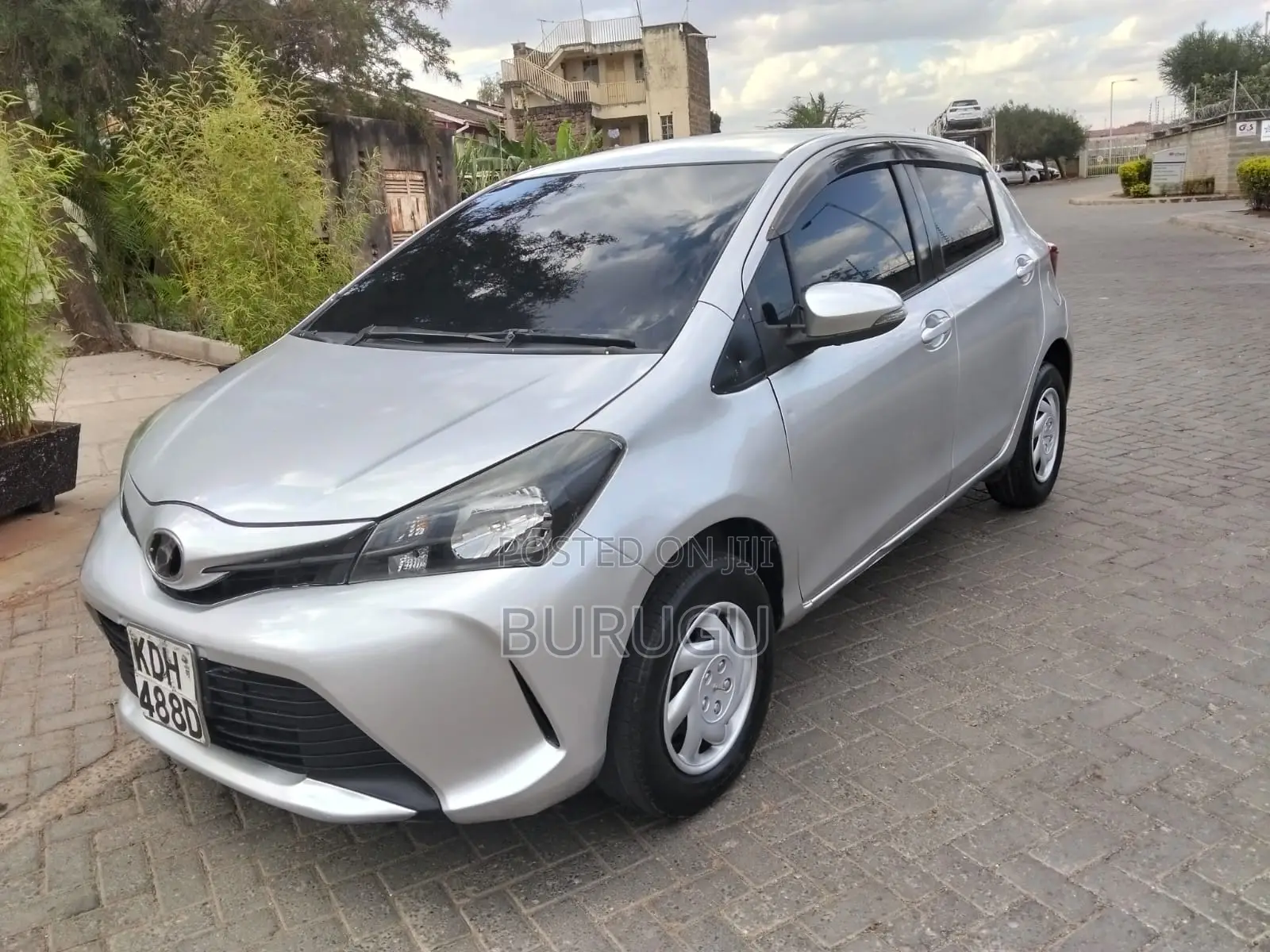 Toyota Vitz 2015 Silver
