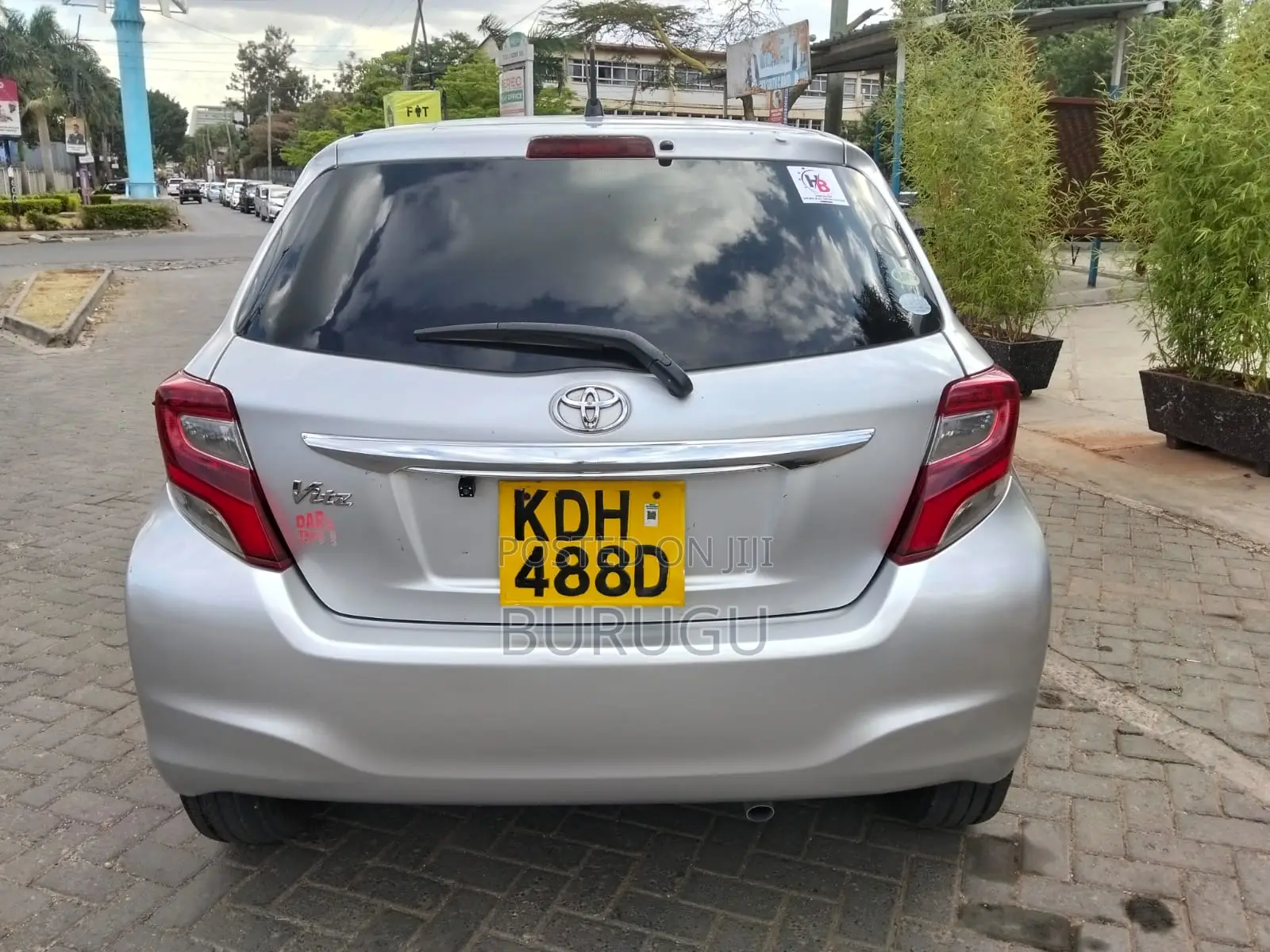 Toyota Vitz 2015 Silver