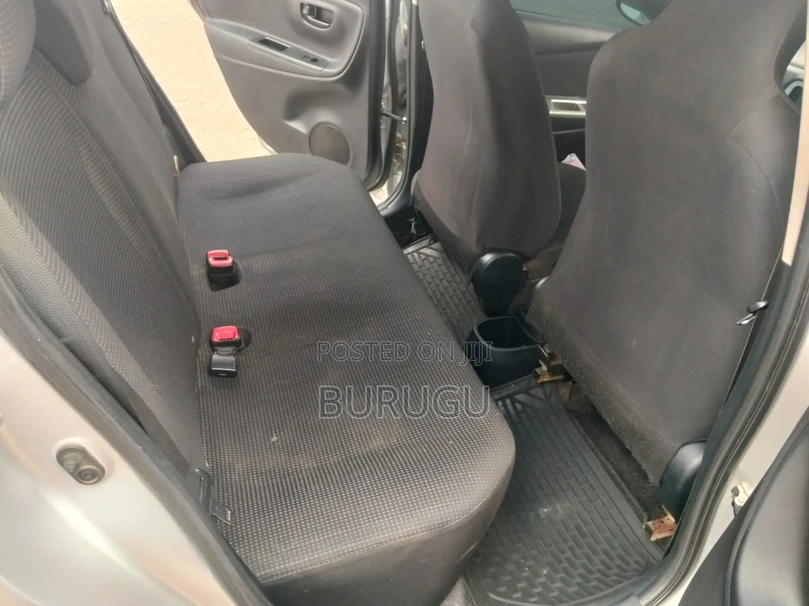 Toyota Vitz 2015 Silver