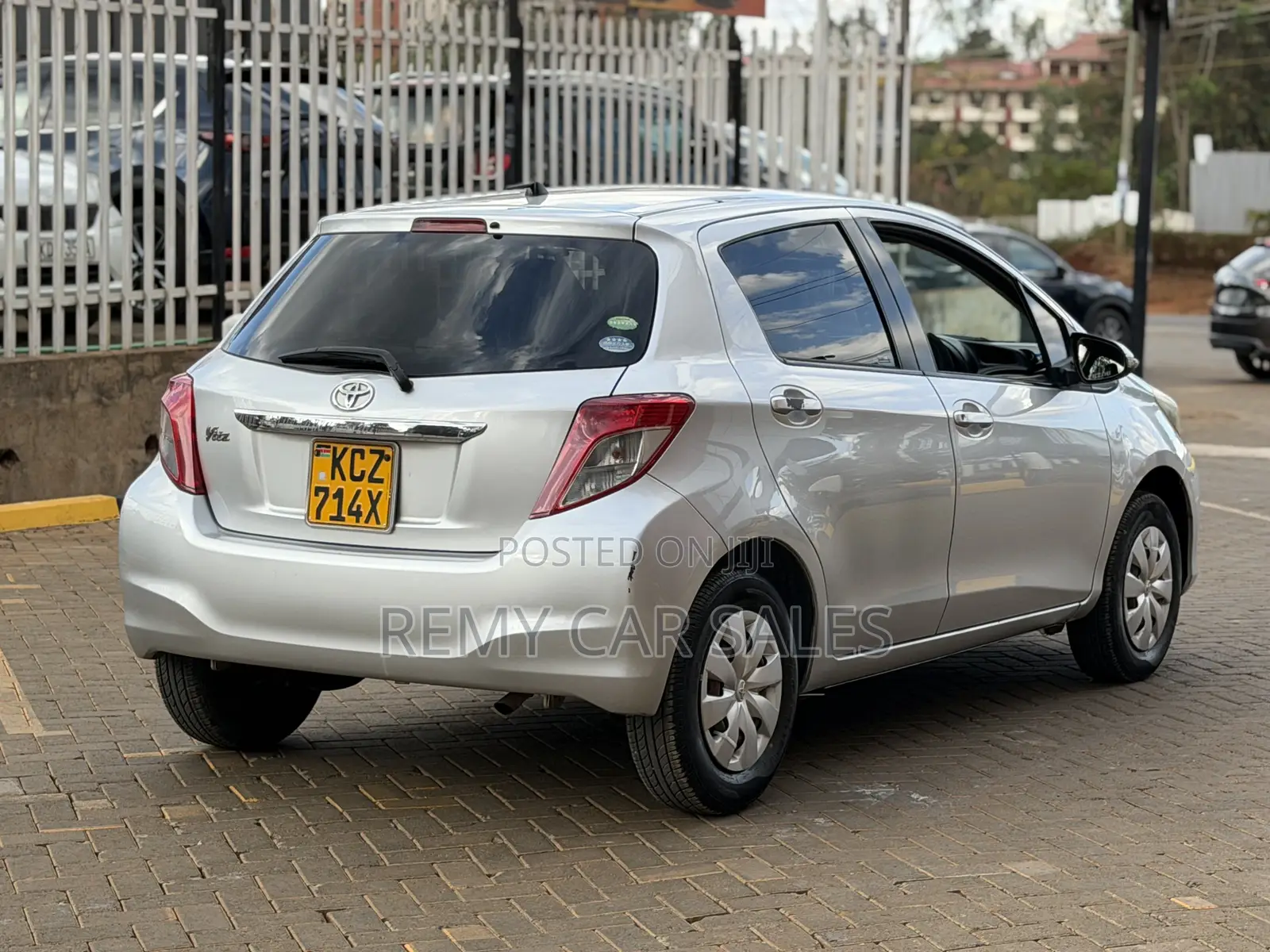 Toyota Vitz 2013 Silver