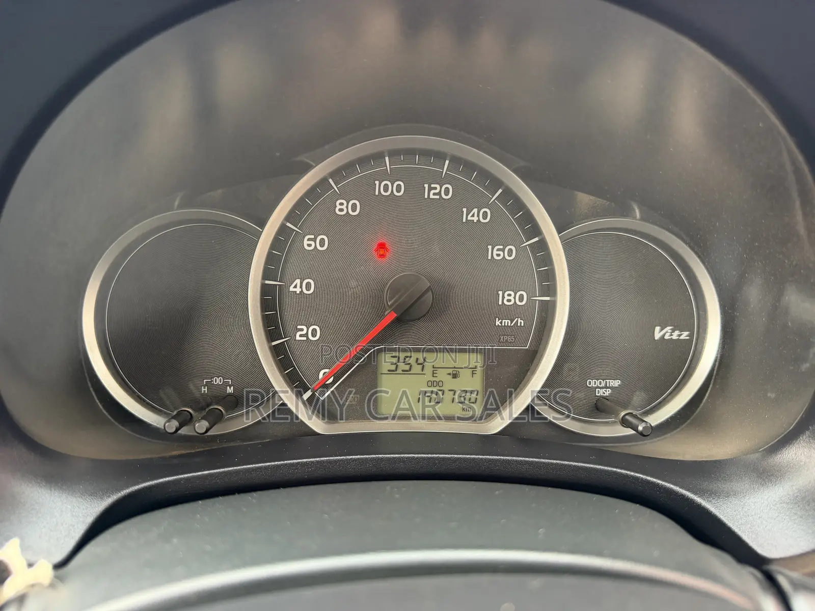 Toyota Vitz 2013 Silver
